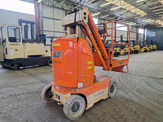 Navicella a gruppo di sollevamento verticale JLG TOUCAN 8E