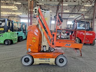 Navicella a gruppo di sollevamento verticale JLG TOUCAN 8E