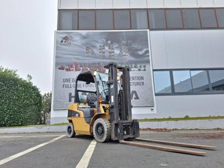 Carrello elevatore frontale a 4 ruote Caterpillar GP25N