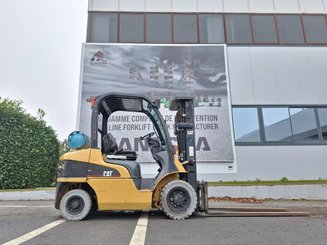 Carrello elevatore frontale a 4 ruote Caterpillar GP25N