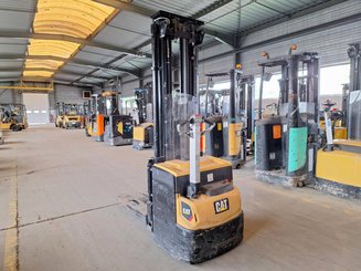 Stoccatori guida in accompagnamento Caterpillar NSP16N2