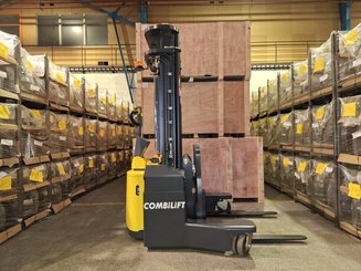 Accatastatore multidirezionale Combilift WR4
