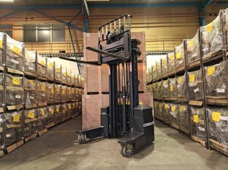 Accatastatore multidirezionale Combilift WR4