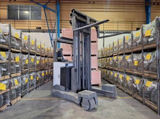 Carrelli retrattili multidirezionali UniCarriers 250DTFVRE635UFW