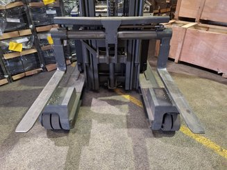 Carrelli retrattili multidirezionali UniCarriers 250DTFVRE635UFW