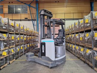 Carrelli retrattili multidirezionali UniCarriers 250DTFVRE635UFW