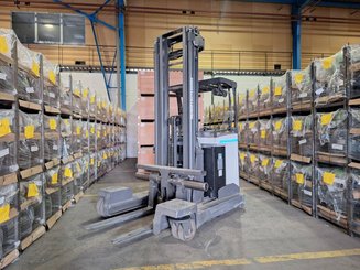 Carrelli retrattili multidirezionali UniCarriers 250DTFVRE635UFW
