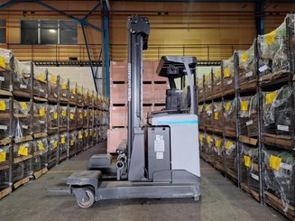 Carrelli retrattili multidirezionali UniCarriers 250DTFVRE635UFW