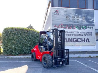 Carrelli elevatori fuoristrada Hangcha TT25-2 (CPCD25-X2W98E-RT2)