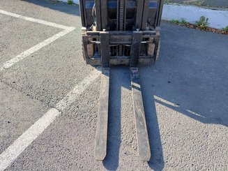 Carrello elevatore frontale a 3 ruote Yale ERP15VTSWB