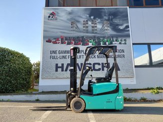 Carrello elevatore frontale a 3 ruote Yale ERP15VTSWB