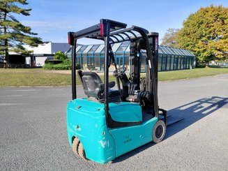 Carrello elevatore frontale a 3 ruote Yale ERP15VTSWB