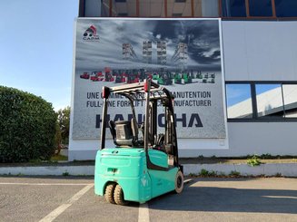 Carrello elevatore frontale a 3 ruote Yale ERP15VTSWB
