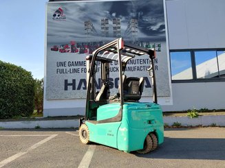 Carrello elevatore frontale a 3 ruote Yale ERP15VTSWB