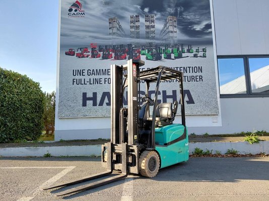 Carrello elevatore frontale a 3 ruote Yale ERP15VTSWB - 1