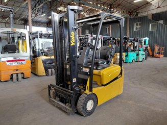 Carrello elevatore frontale a 3 ruote Yale ERP15VTSWB