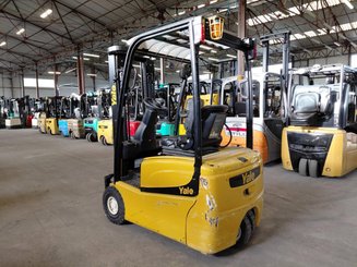 Carrello elevatore frontale a 3 ruote Yale ERP15VTSWB