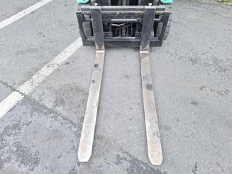 Carrello elevatore frontale a 3 ruote Yale ERP16VT - 8