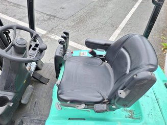 Carrello elevatore frontale a 3 ruote Yale ERP16VT - 9