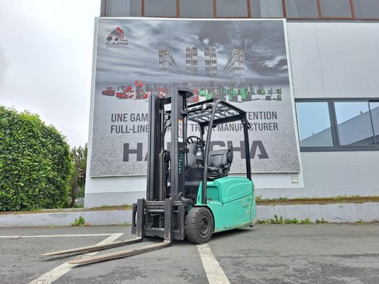 Carrello elevatore frontale a 3 ruote Yale ERP16VT - 1