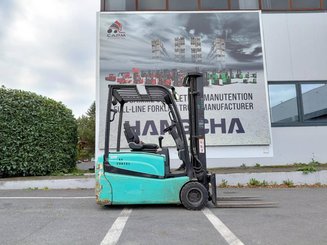 Carrello elevatore frontale a 3 ruote Yale ERP16VTLWB