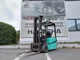 Carrello elevatore frontale a 3 ruote Yale ERP16VTLWB