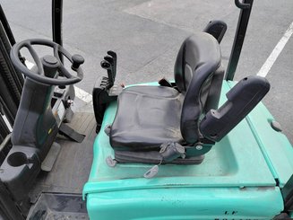Carrello elevatore frontale a 3 ruote Yale ERP16VTLWB - 7