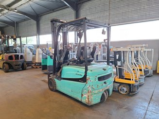 Carrello elevatore frontale a 3 ruote Yale ERP16VTLWB