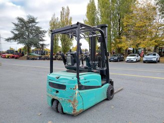 Carrello elevatore frontale a 3 ruote Yale ERP16VTLWB - 10