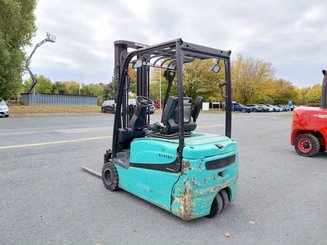 Carrello elevatore frontale a 3 ruote Yale ERP16VTLWB - 11