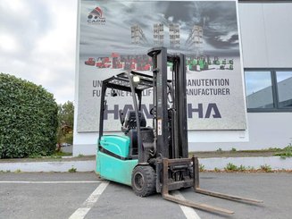 Carrello elevatore frontale a 3 ruote Yale ERP16VTLWB - 1