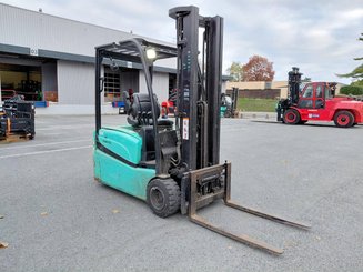 Carrello elevatore frontale a 3 ruote Yale ERP16VTLWB - 9