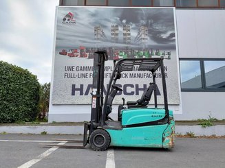 Carrello elevatore frontale a 3 ruote Yale ERP16VTLWB - 2