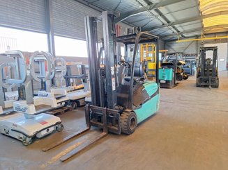 Carrello elevatore frontale a 3 ruote Yale ERP16VTLWB