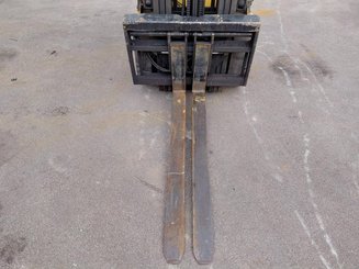 Carrello elevatore frontale a 4 ruote Caterpillar GP25N2