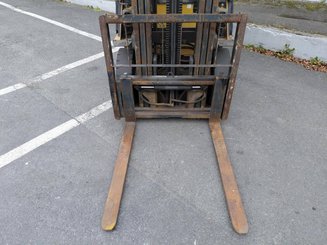 Carrello elevatore frontale a 4 ruote Caterpillar GP25NTD
