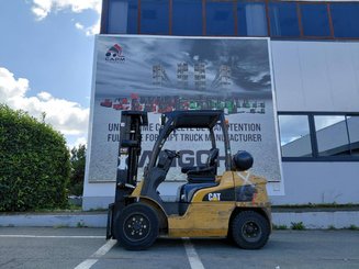 Carrello elevatore frontale a 4 ruote Caterpillar GP30N