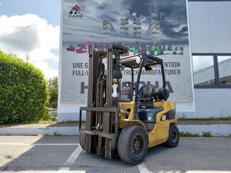 Carrello elevatore frontale a 4 ruote Caterpillar GP30N
