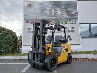 Carrello elevatore frontale a 4 ruote Caterpillar GP30N