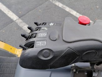 Carrello elevatore frontale a 4 ruote Caterpillar GP30N