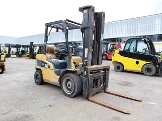 Carrello elevatore frontale a 4 ruote Caterpillar GP30NTD