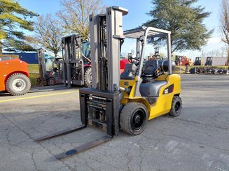 Carrello elevatore frontale a 4 ruote Caterpillar GP30NTD