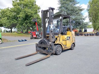 Carrello elevatore frontale a 4 ruote Caterpillar GC40K - 15