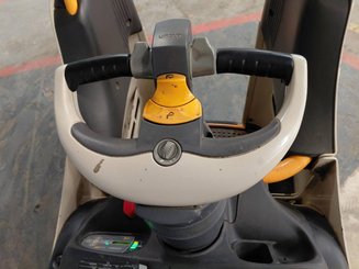 Transpallet con pedana Crown WT3040 2.00