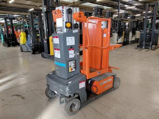 Navicella a gruppo di sollevamento verticale JLG TOUCAN DUO
