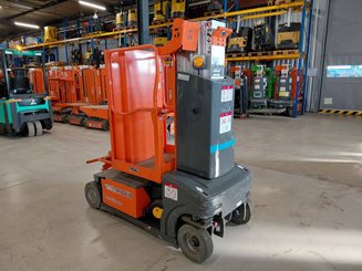 Navicella a gruppo di sollevamento verticale JLG TOUCAN DUO