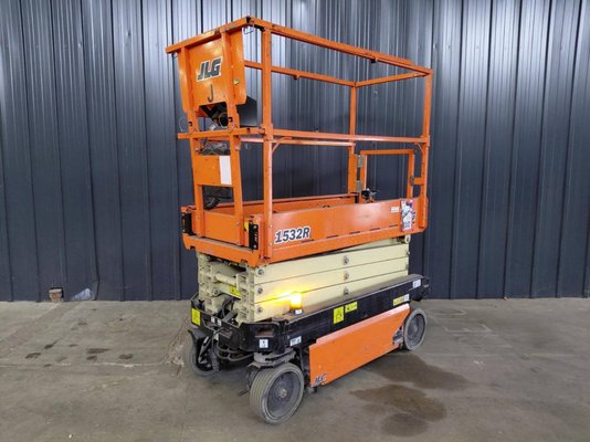 Piattaforma a pantografo JLG 1532R - 1