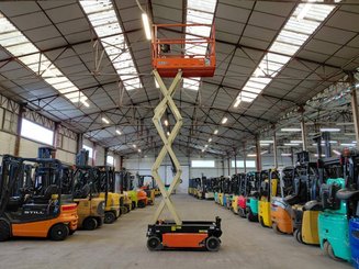 Piattaforma a pantografo JLG 1532R