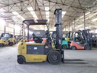Carrello elevatore frontale a 4 ruote Caterpillar EP30K