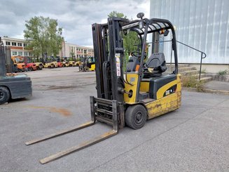 Carrello elevatore frontale a 3 ruote Caterpillar EP18NT